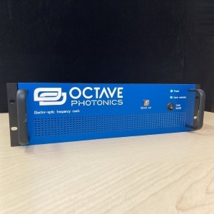 Broadened EO comb光学频率梳实物图（Octave Photonics制造）