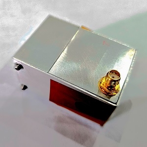 355nm AOD Acousto Optic Deflector 100MHz 110MHz Crystal Quartz Interaction Material声光偏转器实物图（BeamQ Lasers制造）
