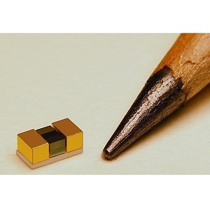Flatpak Optical Isolators光纤隔离器实物图（Isowave制造）