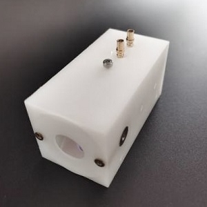 2031-007波克尔晶体实物图（Hangzhou Shalom Electro-optics Technology Co., Ltd.制造）